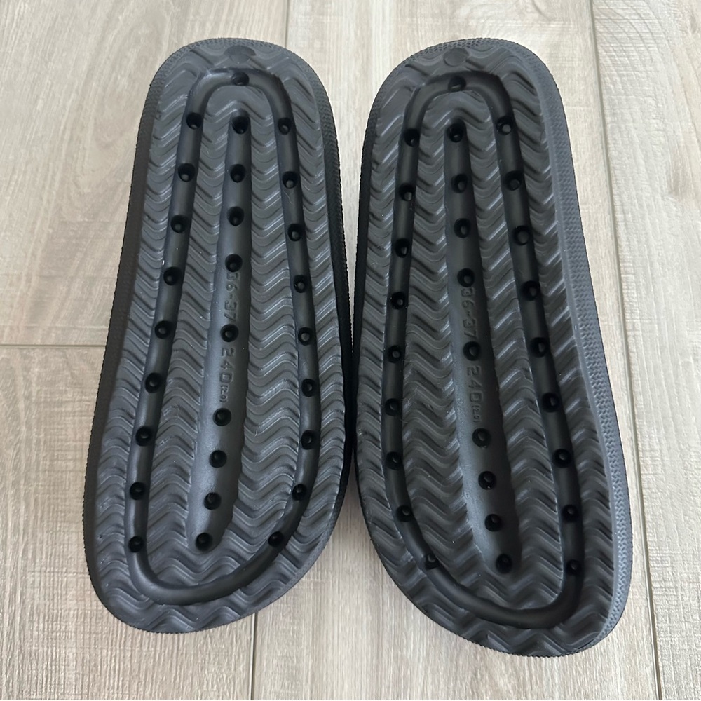The Cloudies Original Women’s Black Slide Sandals 6 - 6.5 - Picture 3 of 4